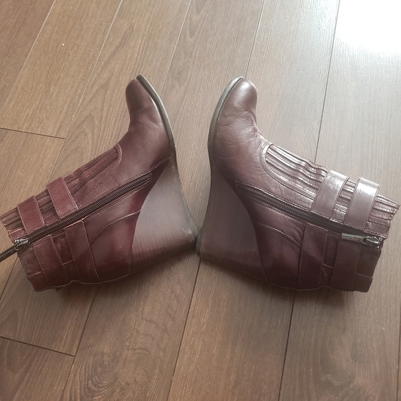 Kenneth Cole Leather Wedge Bootie - Picture 4 of 9